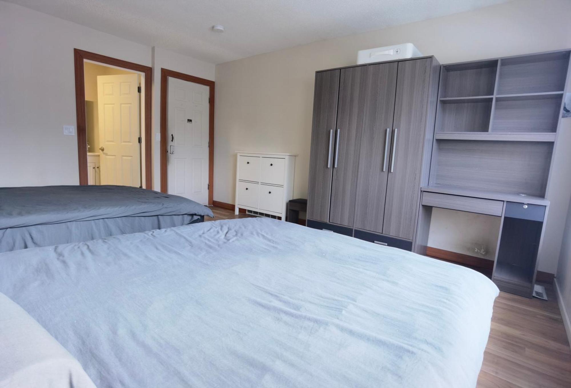 Home Inn Calgary University Homestay
