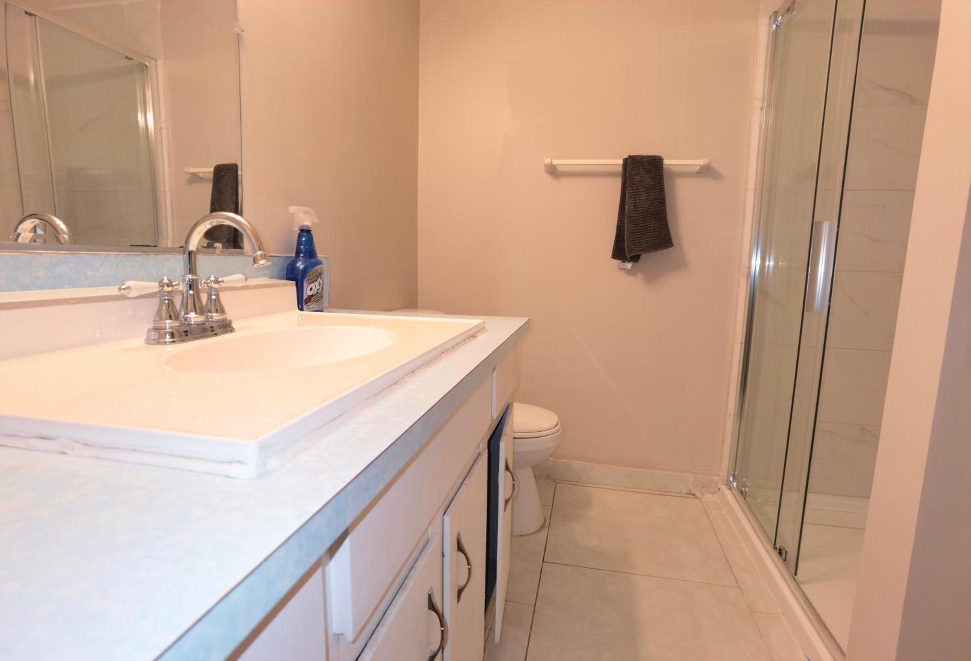 Home Inn Calgary University Homestay